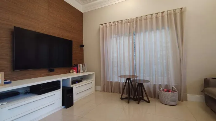 Casa em Condomínio à venda, 3 quartos, 3 suítes, 2 vagas, Jardim Colinas de São João - Lim