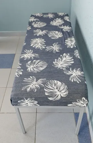 Banco com capa decorativa para área externa