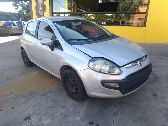 SUCATA FIAT PUNTO DISPONÍVEL PARA RETIRADA DE PEÇAS