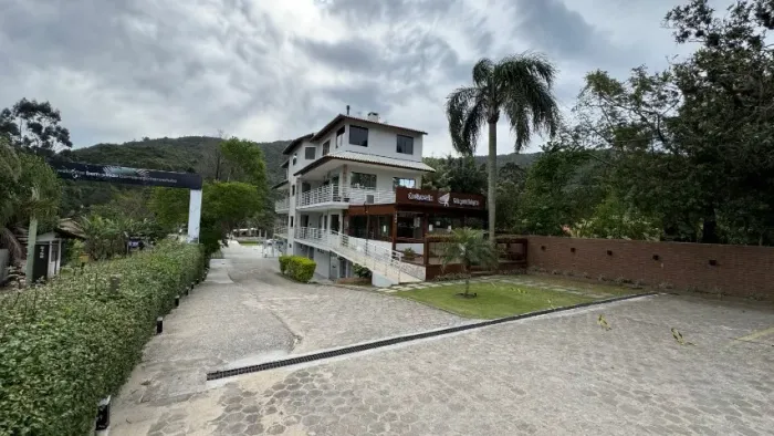 Sala comercial com vaga de garagem em frente à Academia Pratique - Rio Vermelho