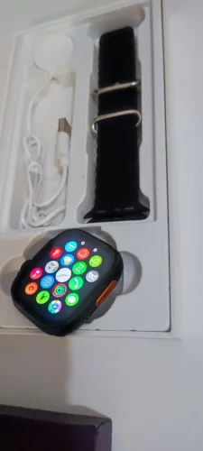 Smartwatch com várias funções e design moderno