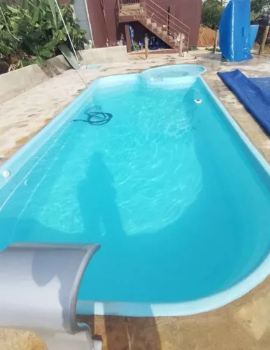PISCINA DE FIBRA ZEUS 8,50 X 3,70