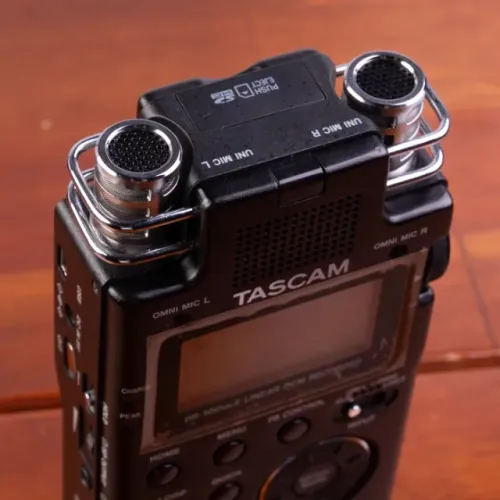 Gravador de Áudio Digital Tascam DR-100 mkII (Usado) | Sistema de Bateria Dupla | 