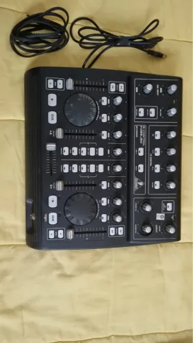 Controladora Behringer B-CONTROL BCD3000