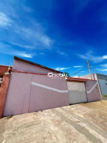 Casa ampla e bem localizada, disponível para locação na R: Hebert de Azevedo, B: Embratel,