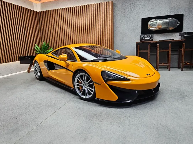 Miniatura McLaren 570S Autoart 1/18