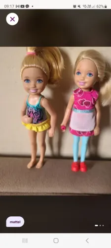 Duas bonequinhas chelseas