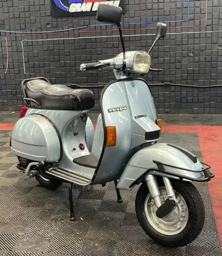 Vespa 1986 Prata. Pronta para colocar placa preta.