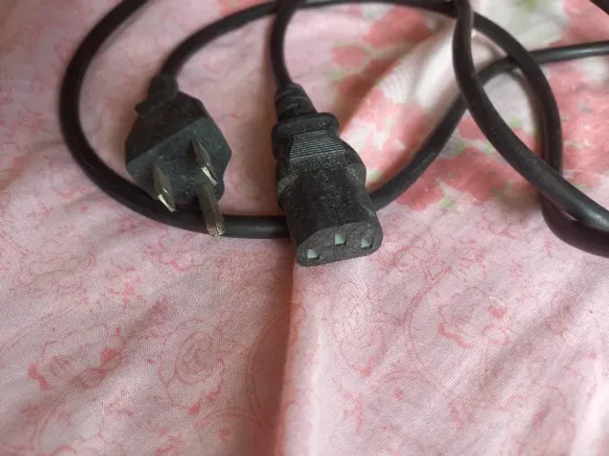 Tomada fonte para monitor de computador 