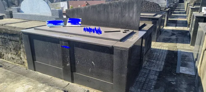 Vendo jazigo perpétuo no cemitério do Caju - RJ 