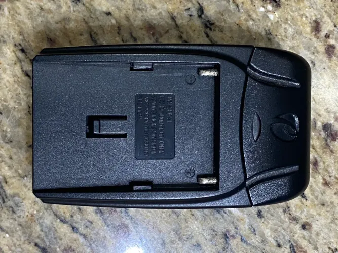 CARREGADOR PEARSTONE CM-PVH AC/DC