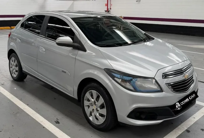 Chevrolet Onix Hatch LT 1.4 8V Flex Power Mec. 4P 2015