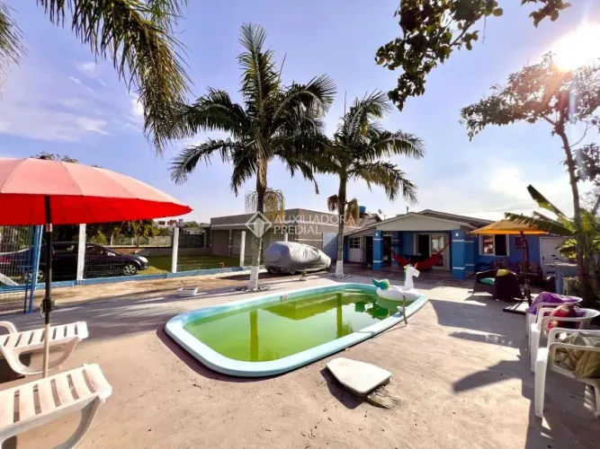 Casa térrea com piscina e espaço gourmet em Noiva do Mar ? pronta para morar