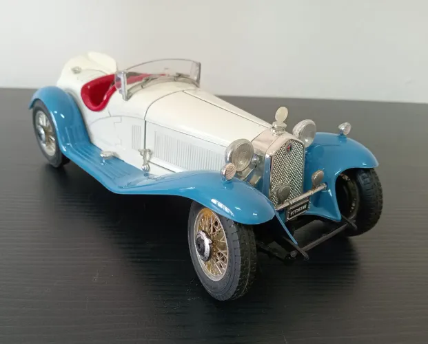 Miniatura Alfa Romeo 1932 2300 Spider 1:18 Burago