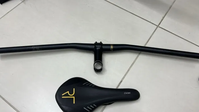 guidão mesa  e selim de bicicleta ddk
