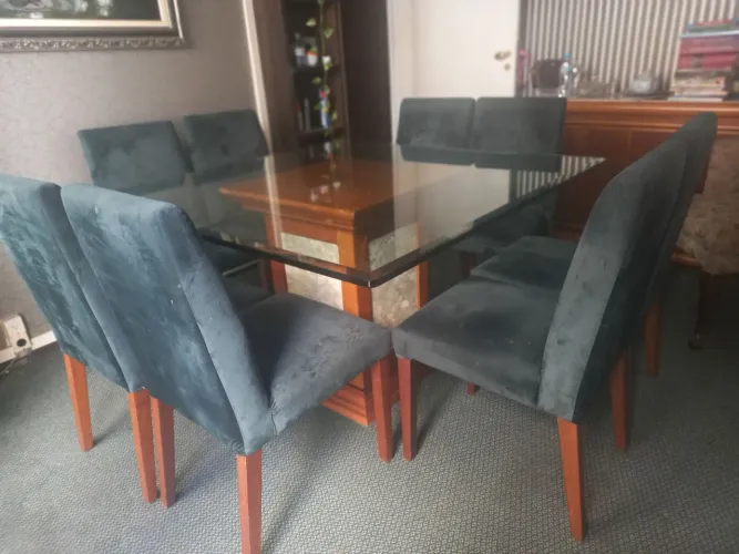 Mesa com 8 cadeiras 