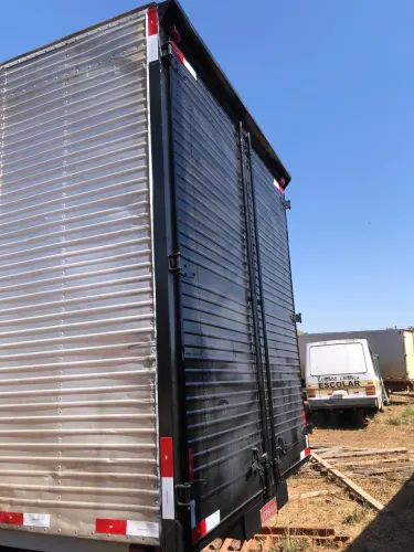 Baú para caminhão 5?80 por 2?40