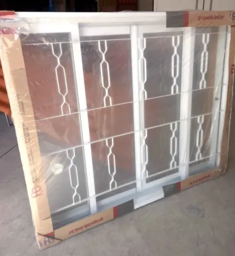 Janela de Aço com Vidro e Grade 1,0x1,50