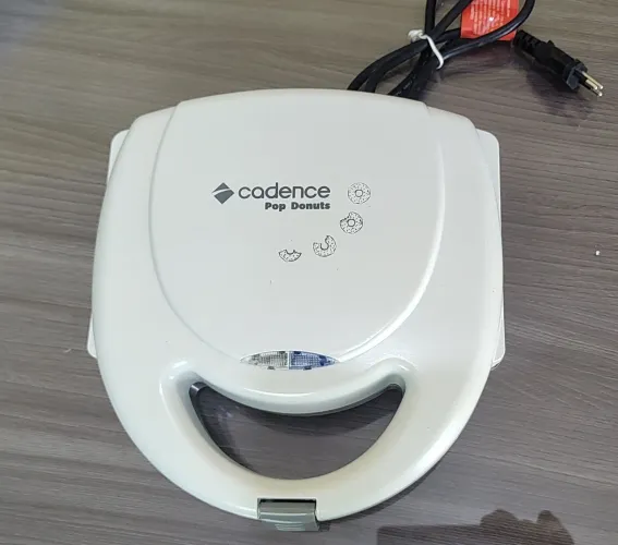 Máquina de fazer Donuts 220V Cadence