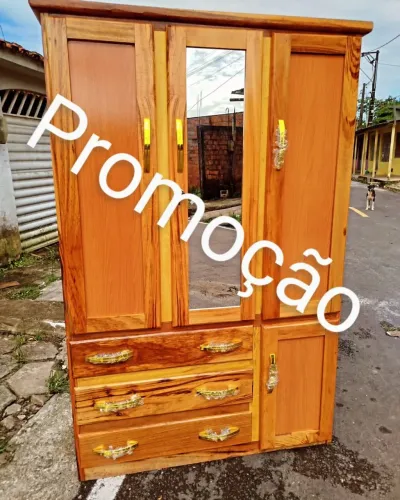 Guarda roupa de madeira maciça em promoção