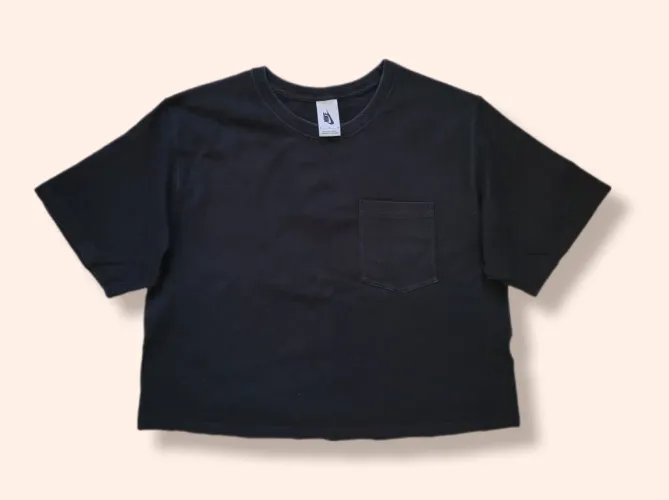Camiseta Nike Preta com Bolso