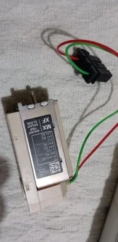 Motor disparador de shunt (MX) ou um fechador de shunt (XF), que são acessórios para 