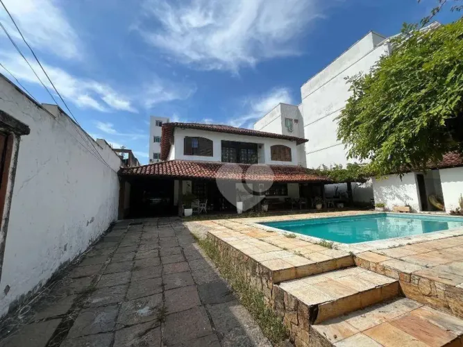 Casa com 561m² de Terreno