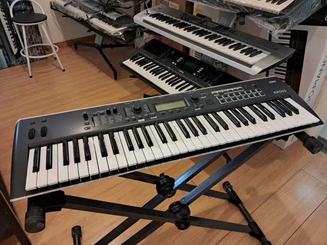 Korg Kross - Teclado Sintetizador 61 Teclas