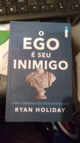 Livro O Ego é seu inimigo de Ryan Holiday