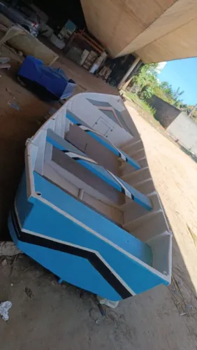 Fabricação de barcos na fibra de vidro