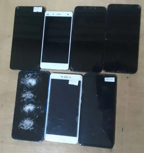 Lote de MI Smartphones para peças