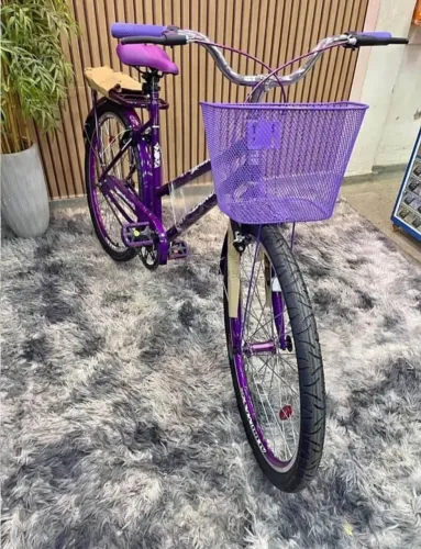 Bicicleta Feminina Roxa com Cesto