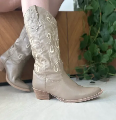 Bota 37 de Couro Legítimo Bordada Western Bege Esverdeada - Premium