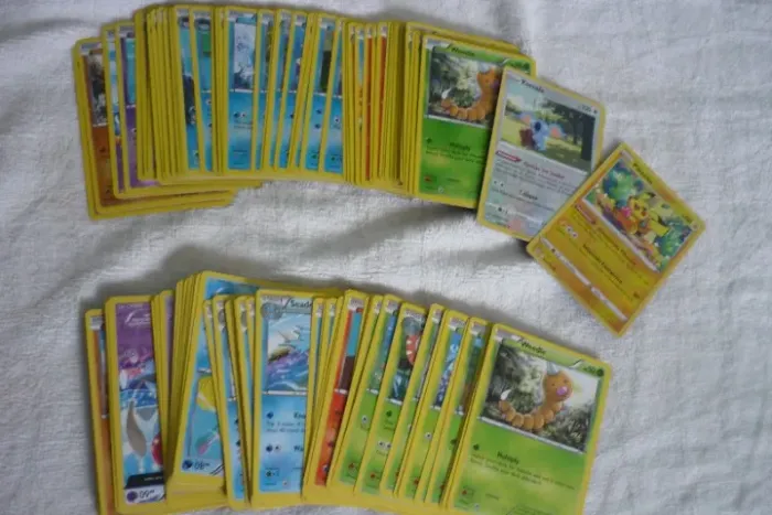 Pokemon 50 Cartas Brilhantes E 50 Comuns Em Bom Estado