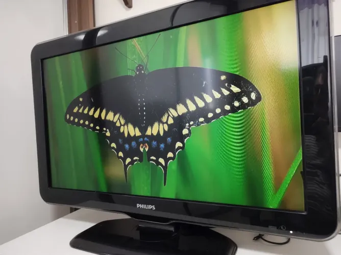 Tv Phillips LCD 32". (Defeito)