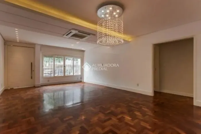 Sobrado Semimobiliado para Aluguel, 3 Quartos (1 Suíte), Piscina privativa, 2 Vagas
