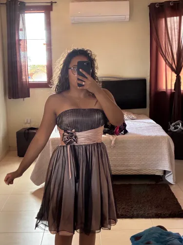 Vestido de Festa Rosê Acetinado com Tule Preto e Saia Rodada