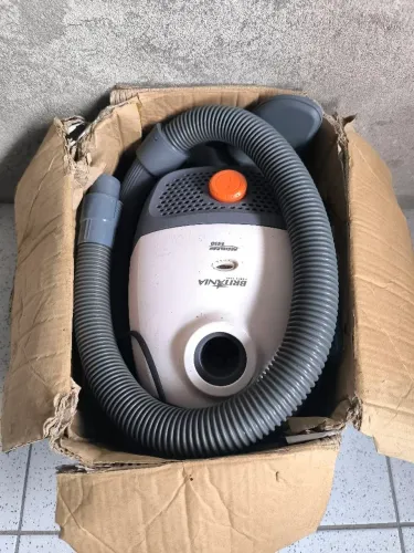 Aspirador de pó Britânia semi-novo