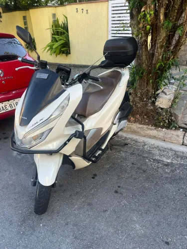 PCX DLX 2019 Creme
