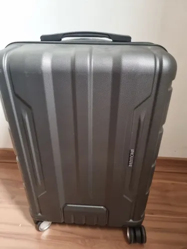Mala viagem com rodizio e trava segredo.