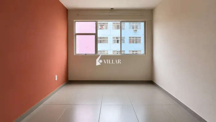 APARTAMENTO DE DOIS QUARTOS EM OLARIA PREDIO COM PORTARIA