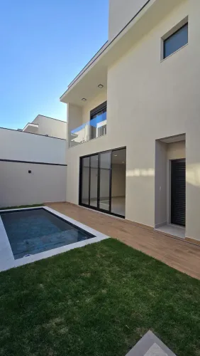 CASA COM PISCINA NO RESERVA ERMIDA ELOY CHAVES JUNDIAÍ. AT:250m² AC:242m² 3suítes | 4