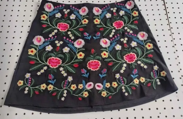 Saia bordada floral Frida Kahlo tamanho G
