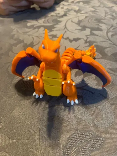 Boneco Articulado Charizard