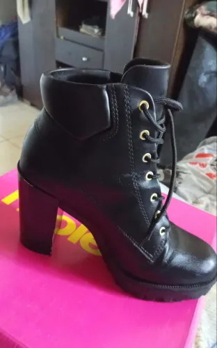 Bota salto preta