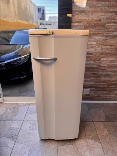 Geladeira Electrolux RE28 usado. ENTREGO !!