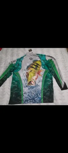 Vende se camisas de pesca