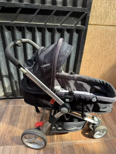 Carrinho Kiddo + Bebê Conforto + Base 