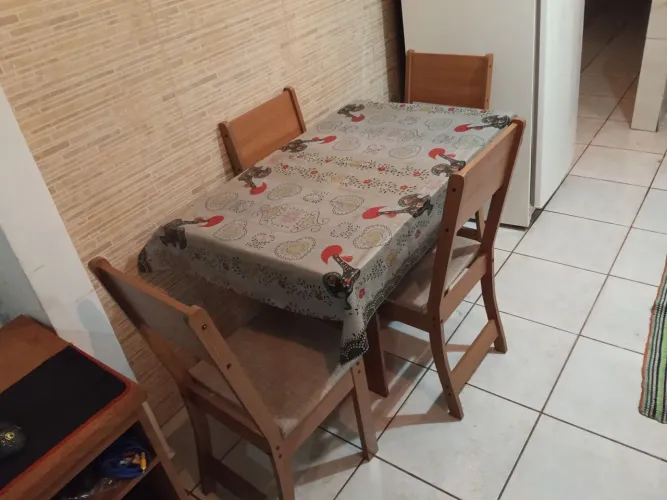 Mesa 4 cadeiras 