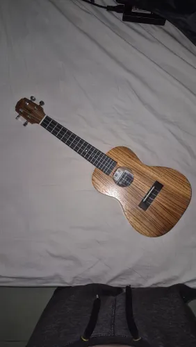 Ukulele Giannini Acoustik GUK-23 ZW Concert + Capa Original